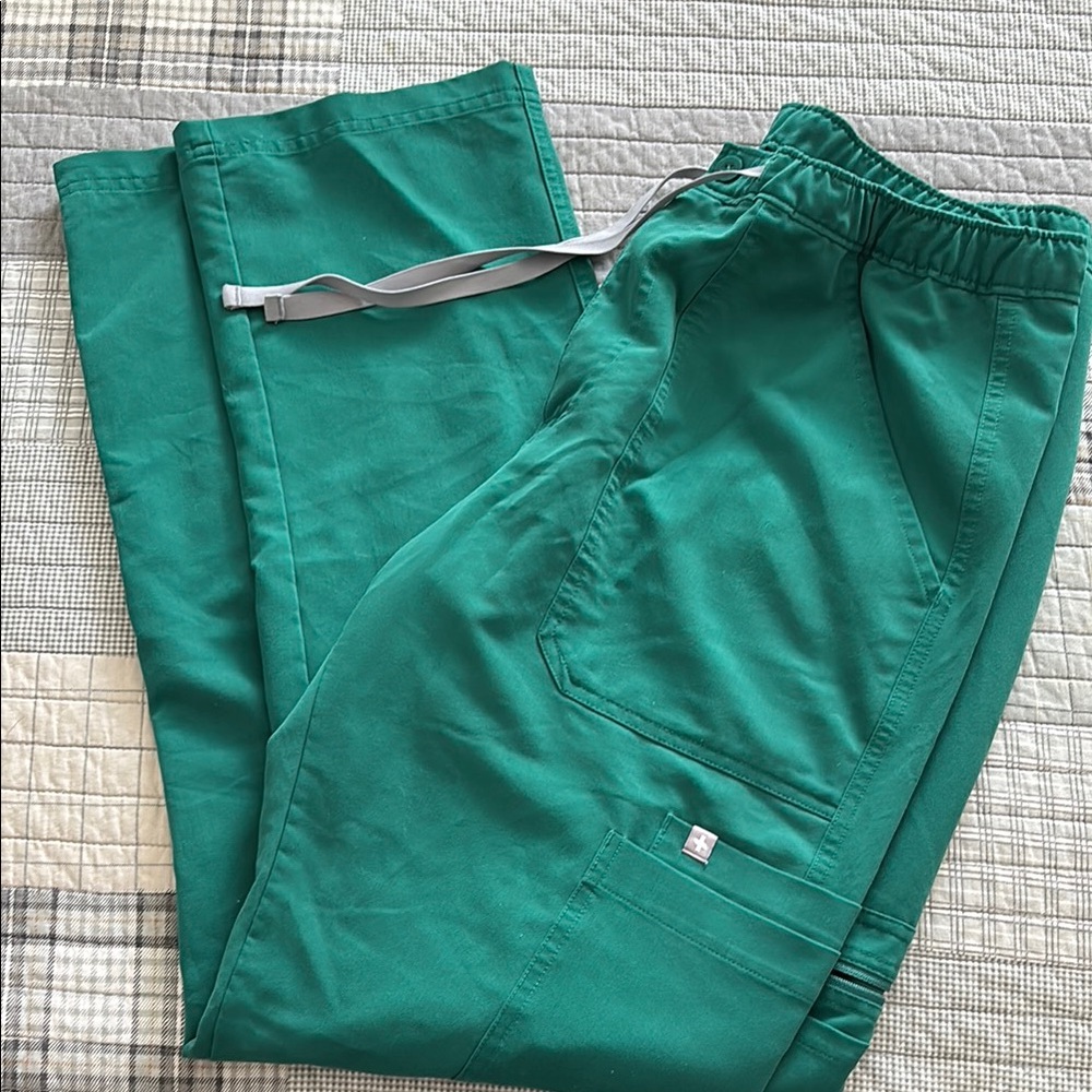 FIGS Hunter Green Men's Cairo Scrub Pants Size Medium Short
